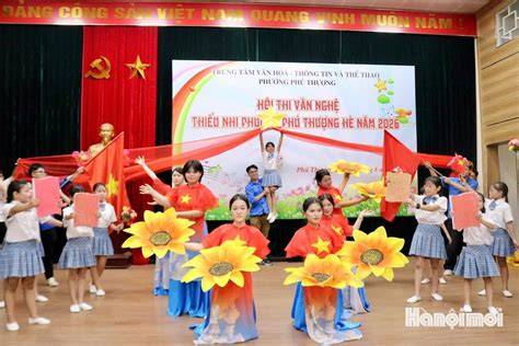 Enfants créant un spectacle artistique