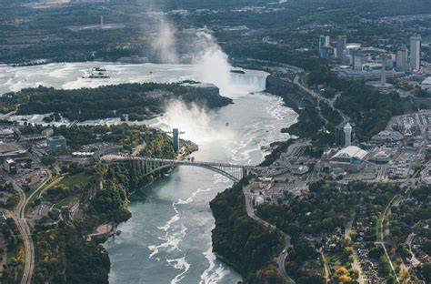 Chutes du Niagara vues depuis la ville