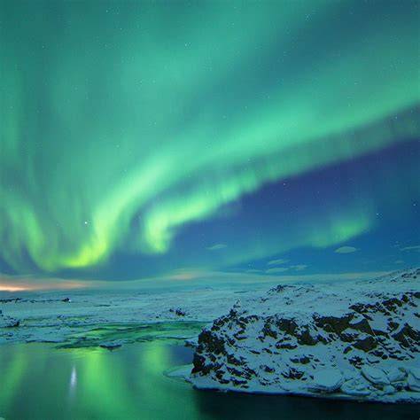 Reykjavík enneigée aurores boréales